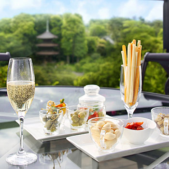 シャンパンフリーフロー　軽食イメージ　ホテル椿山荘東京